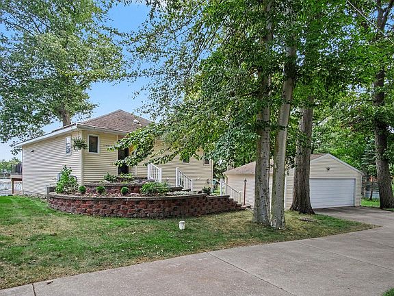 5th image of 111 Maple Ave