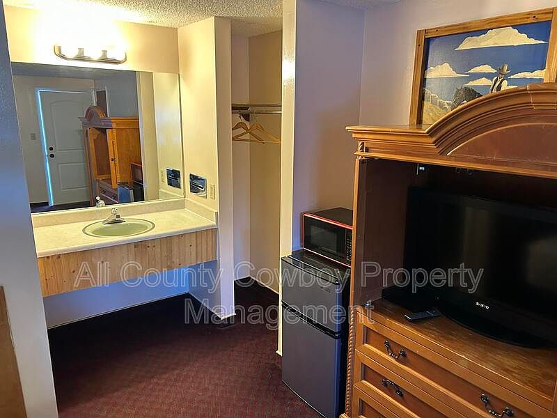 1st image of 960 N 3rd St #27