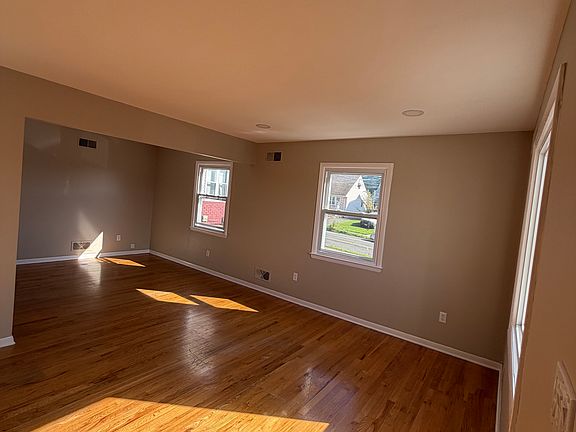 2nd image of 433 Preakness Ave #1
