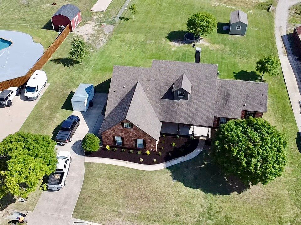 1st image of 1118 Redbud St
