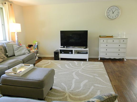 3rd image of 414 Orleans Ln