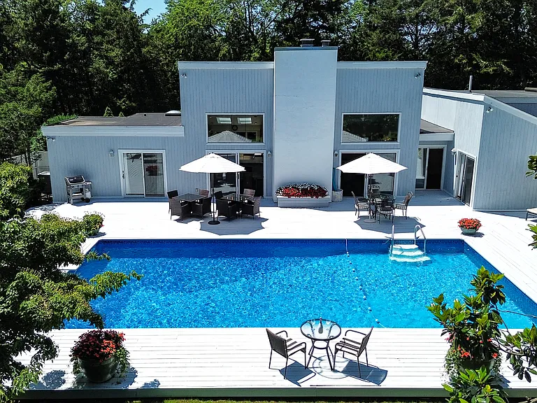 14 Rose Hill Rd — Photo 1