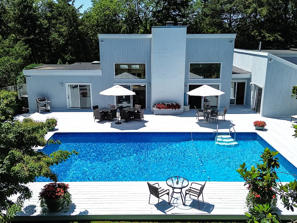 14 Rose Hill Rd