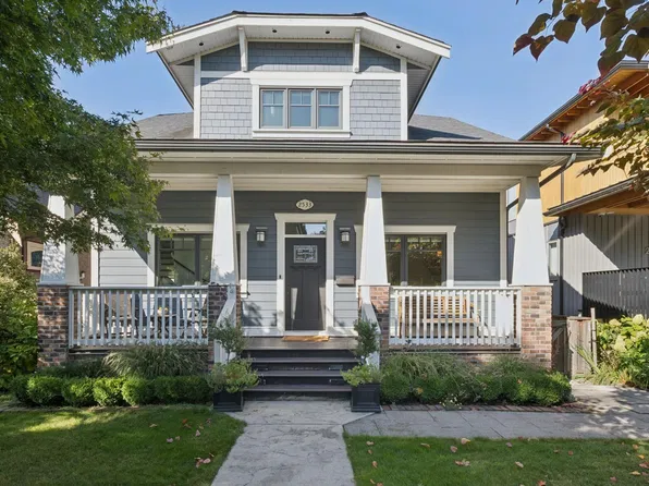 2533 Kitchener St, Vancouver, BC V5K 3C7