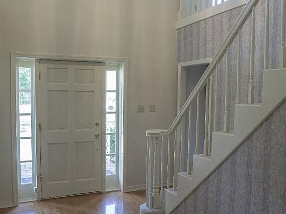 2nd image of 703 Oakhurst Dr
