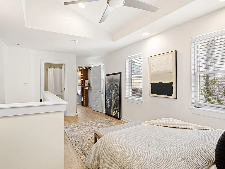 1865 Frankford Ave — Photo 20