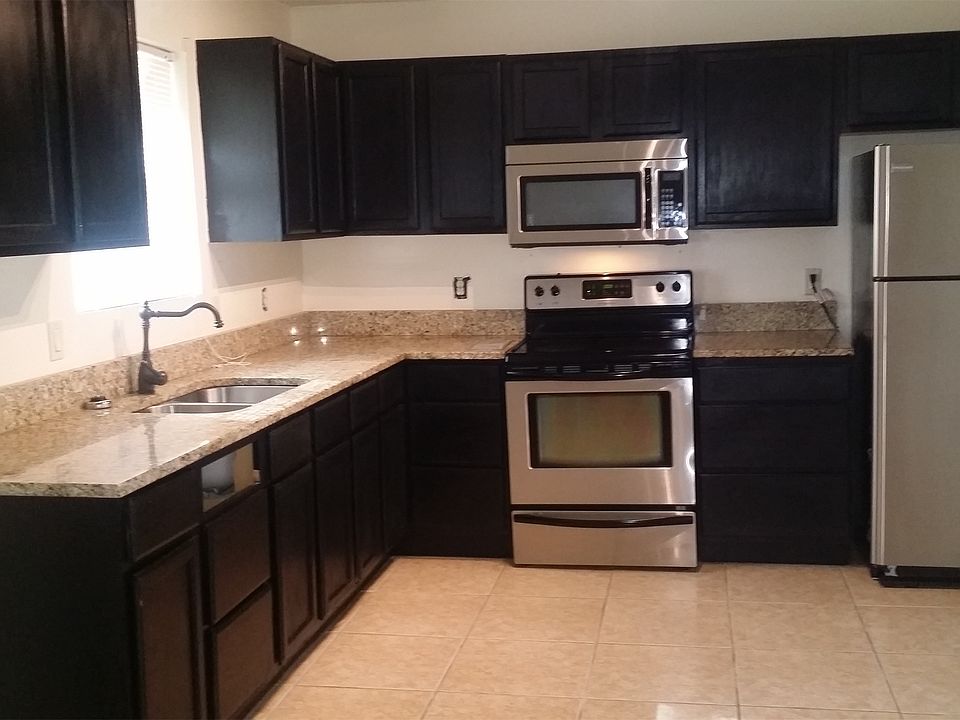 Beautiful Eat in Kitchen