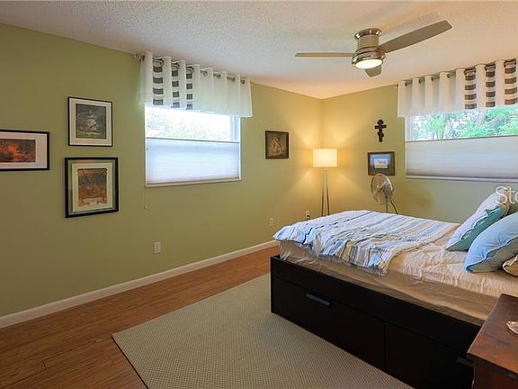 3rd image of 1816 Greenwood Dr