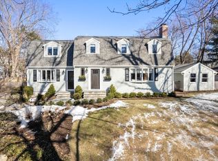 4 Stevens Rd, Wellesley, MA 02482