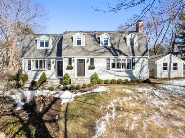 4 Stevens Rd, Wellesley, MA 02482