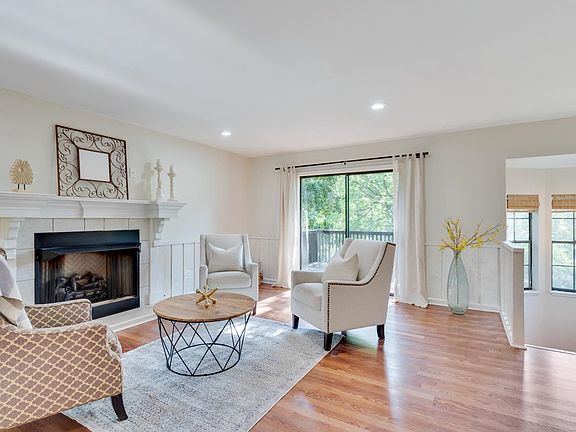3rd image of 4605 Barclay Ln