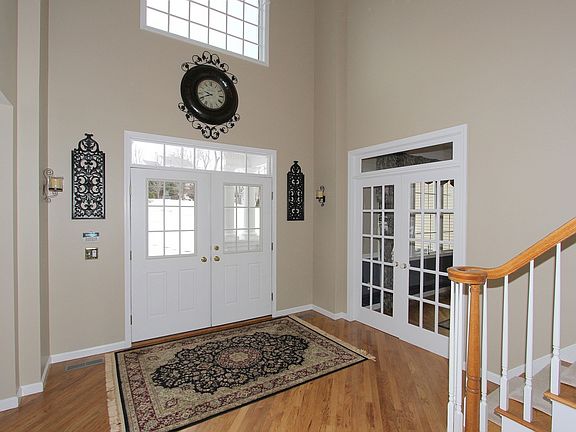3rd image of 12 Parkview Cir