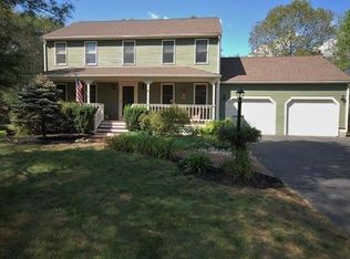 6 King Philip Path, Mendon, MA 01756