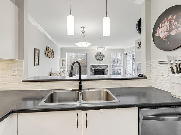 3rd image of 13733 74th Ave #210