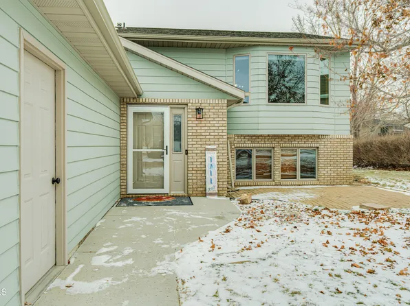 1777 Volk Dr, Bismarck, ND 58501