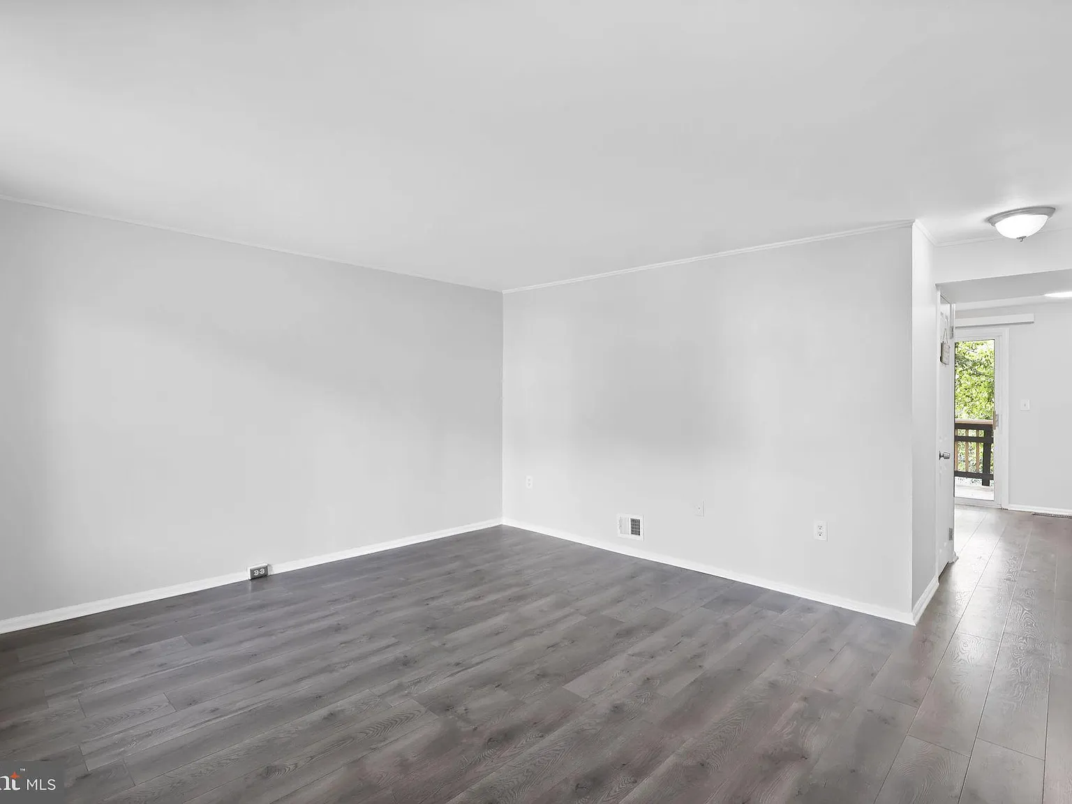 3 bed, 3.5 bath, 1436 sqft, $2,700 — Photo 4