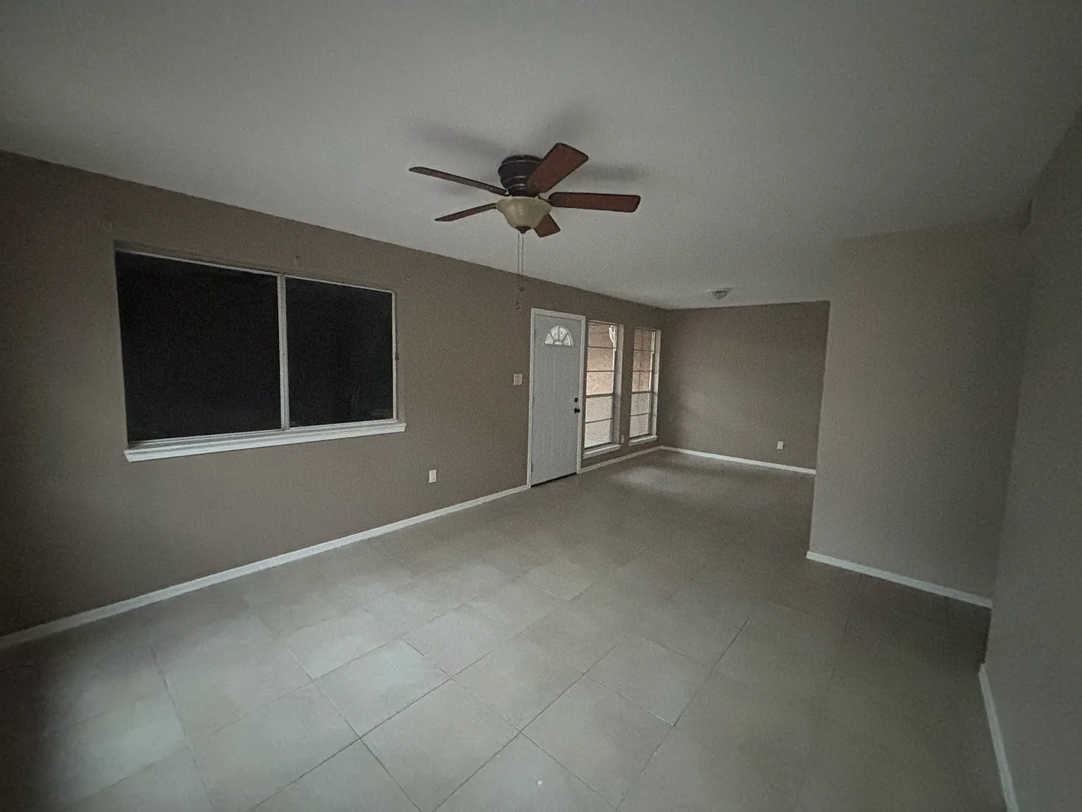 3 bed, 1200 sqft, $1,300 — Photo 4