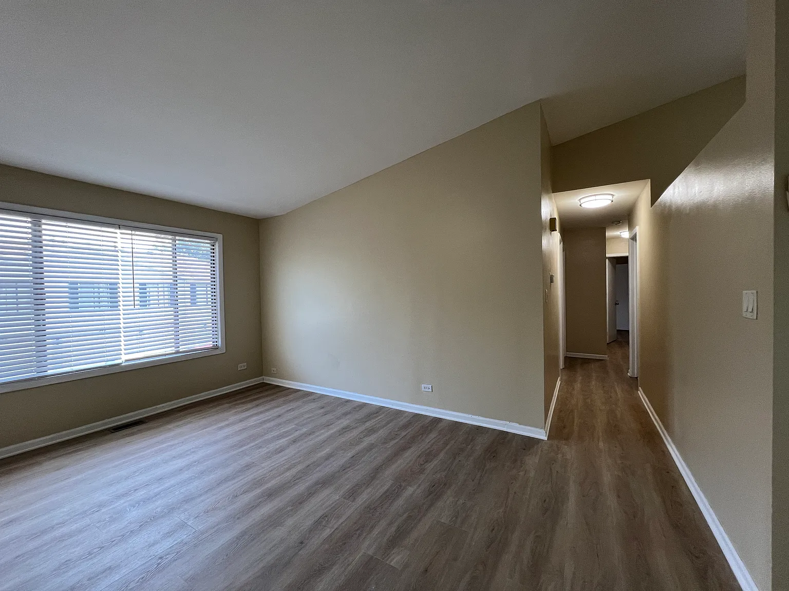 3 bed, 1125 sqft, $2,400 — Photo 4