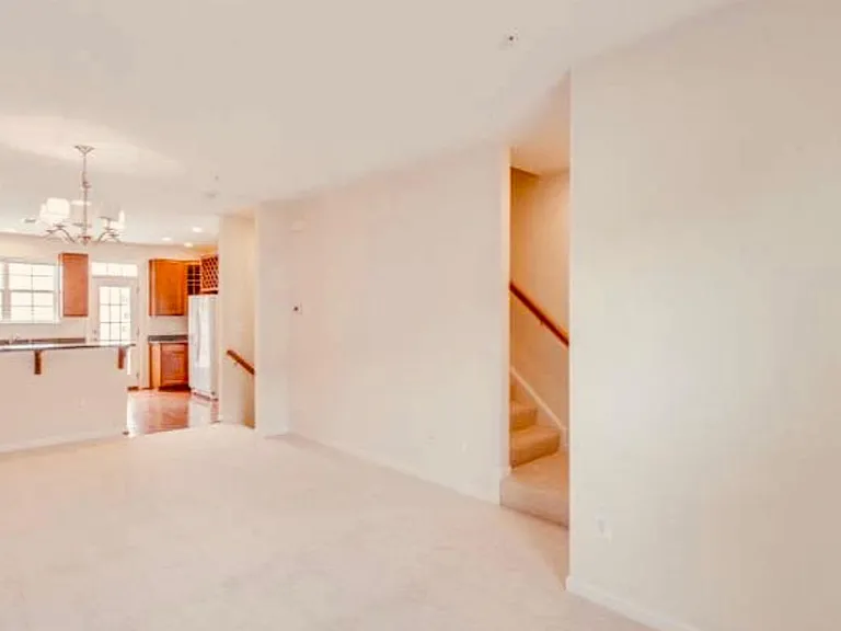 8188 Falls Grove Dr — Photo 11