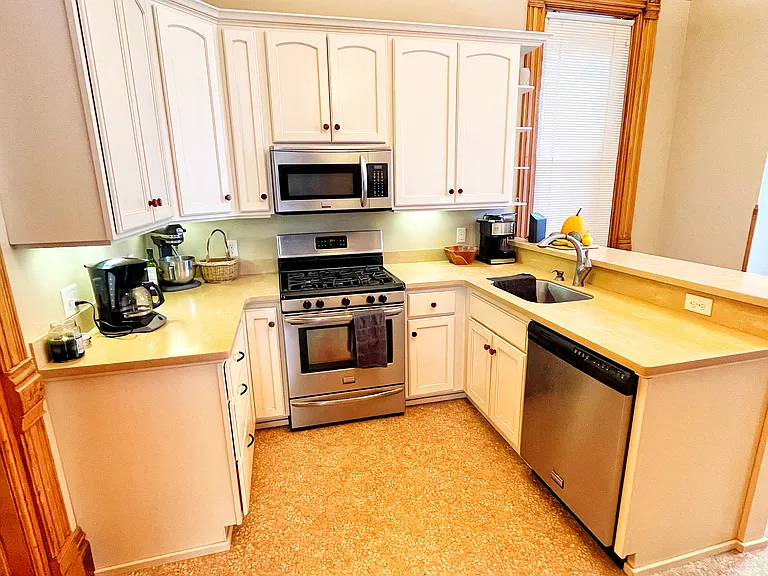 600 Fountain St NE #1 — Photo 6