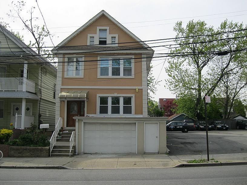 1st image of 1121 Victory Blvd