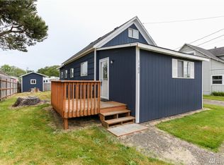 1102 Washington Ave S, Long Beach, WA