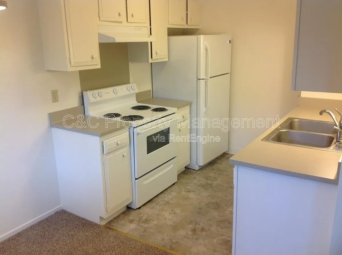 Building Photo - 868 Lighthouse Ave #C