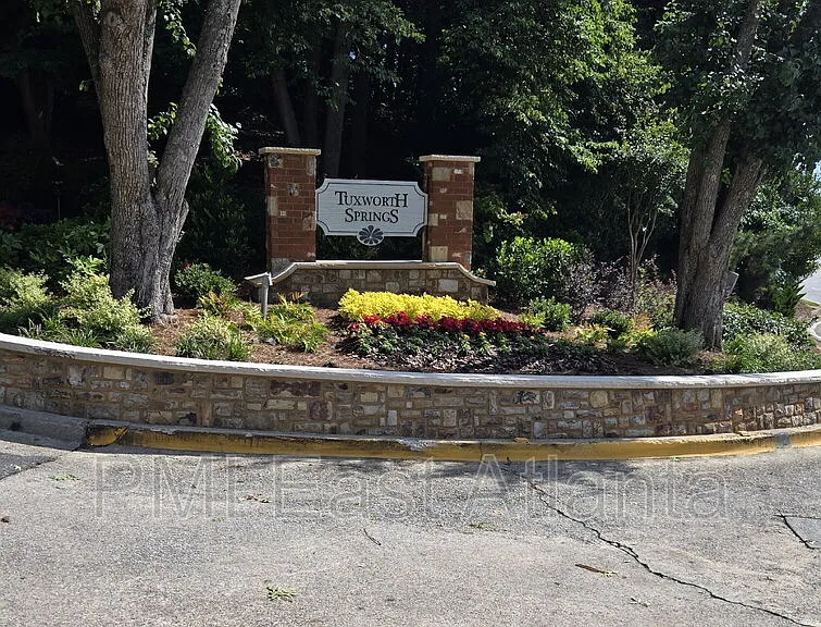 512 Tuxworth Cir — Photo 1