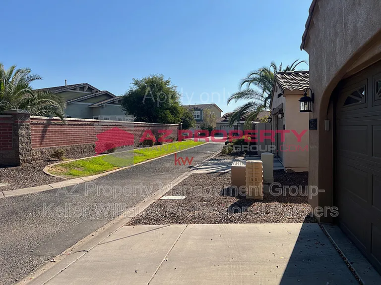 12549 N 152nd Dr — Photo 7