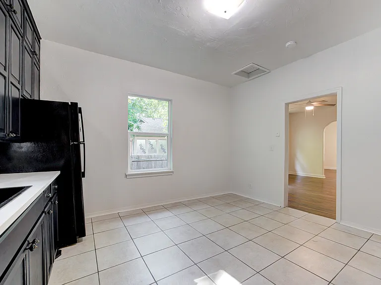 311 S Flood Ave — Photo 21