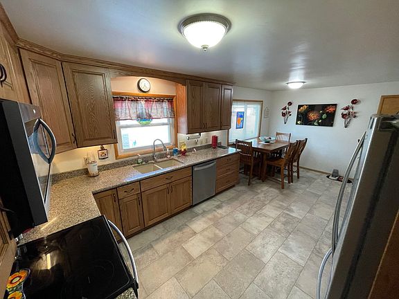 3rd image of 815 E 6th Street