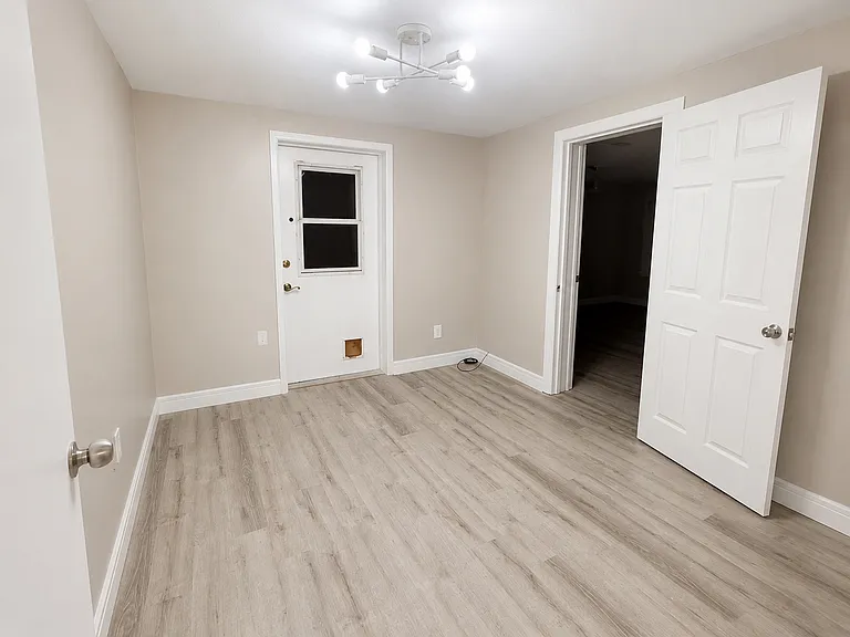5651 Kelly Dr N — Photo 20