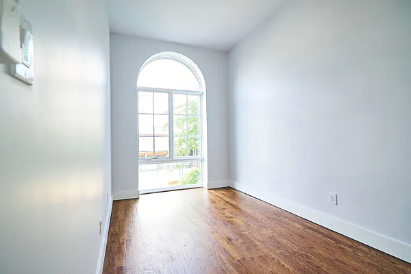 Rented by Lodger Corp | media 16