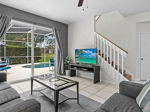 410 Oxford Dr — Photo 5