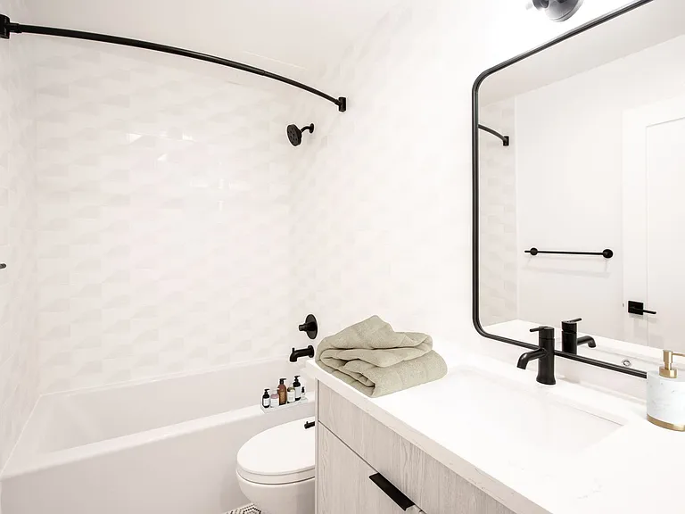 2123 Rodney Dr — Photo 17