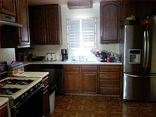 5th image of 745 Commercial Ave