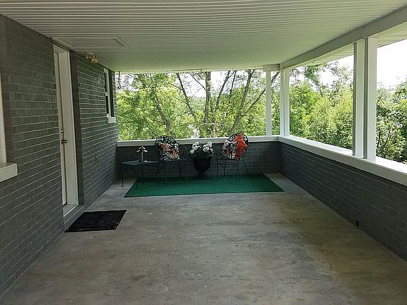 2nd image of 711 Nelson Dr