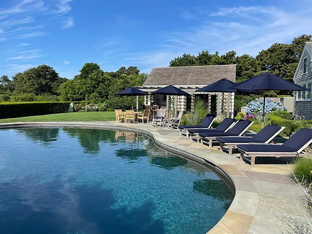 6 bed, 7.0 bath, 8000 sqft, $65,000 — Photo 1