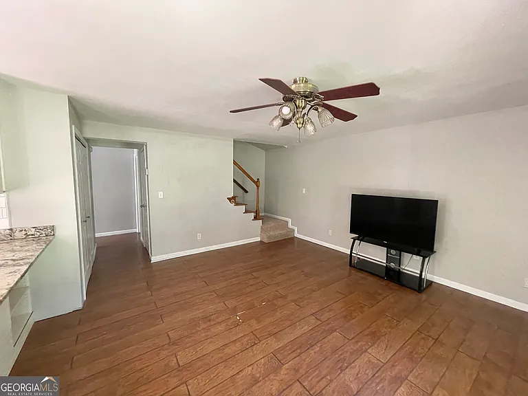 61 Clearwater Rd — Photo 2