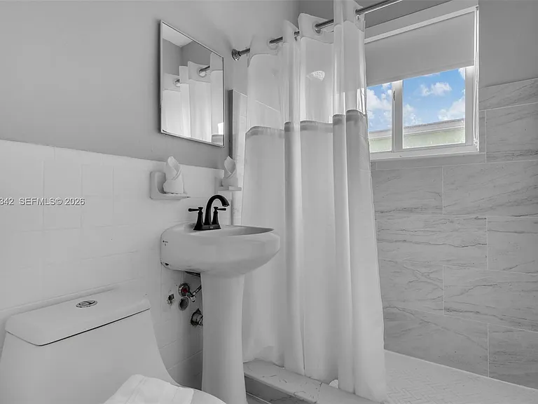 8100 Harding Ave #514 — Photo 11