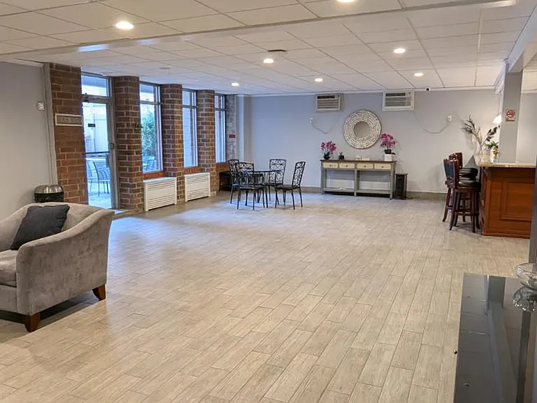 740 E Broadway #2F — Photo 2