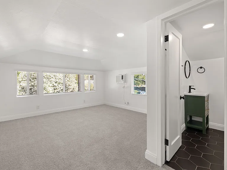 4434 U St — Photo 36