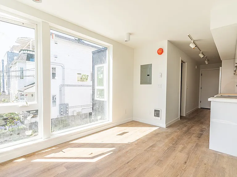 Beautiful Brand New Boutique Apartment Community — Photo 13