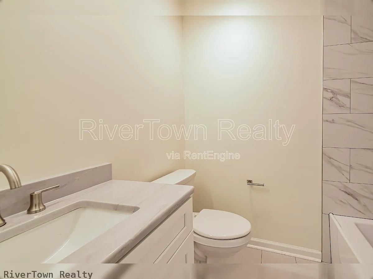 4 bed, 2.0 bath, 2171 sqft, $2,395 — Photo 2