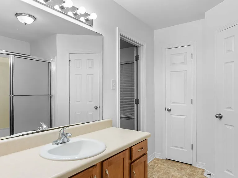 2200 Liberty Dr E — Photo 5