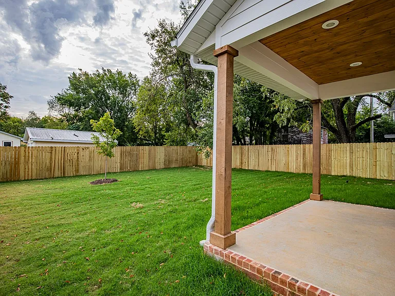 715 N Mount Olive St — Photo 21