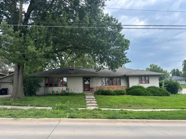 1303 W 12th St, Cedar Falls, IA 50613