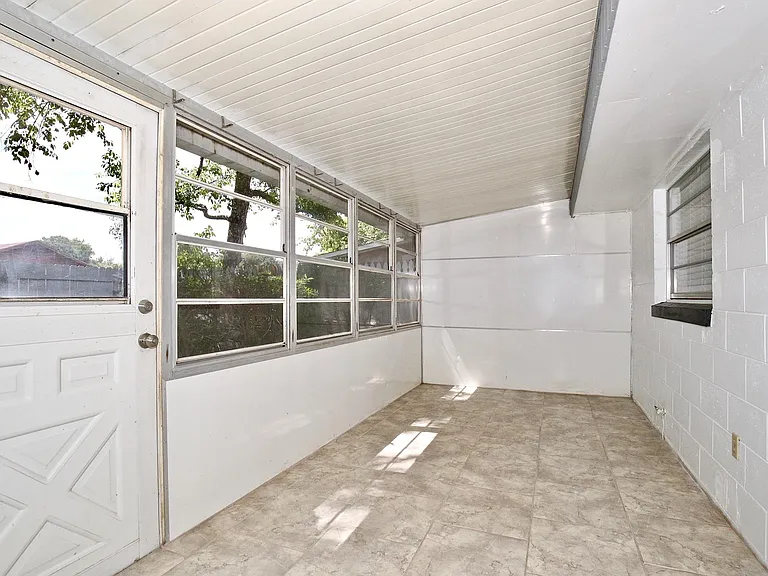 2548 Clairmont Ave — Photo 12