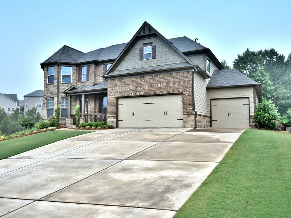 3 car garage- cul-de-sac lot