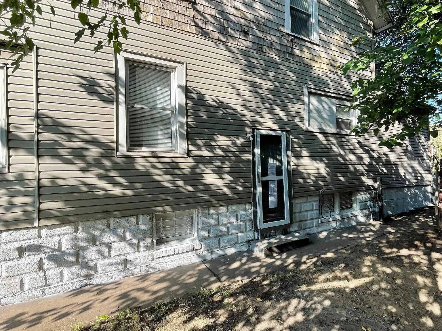 637 Vermont St — Photo 4